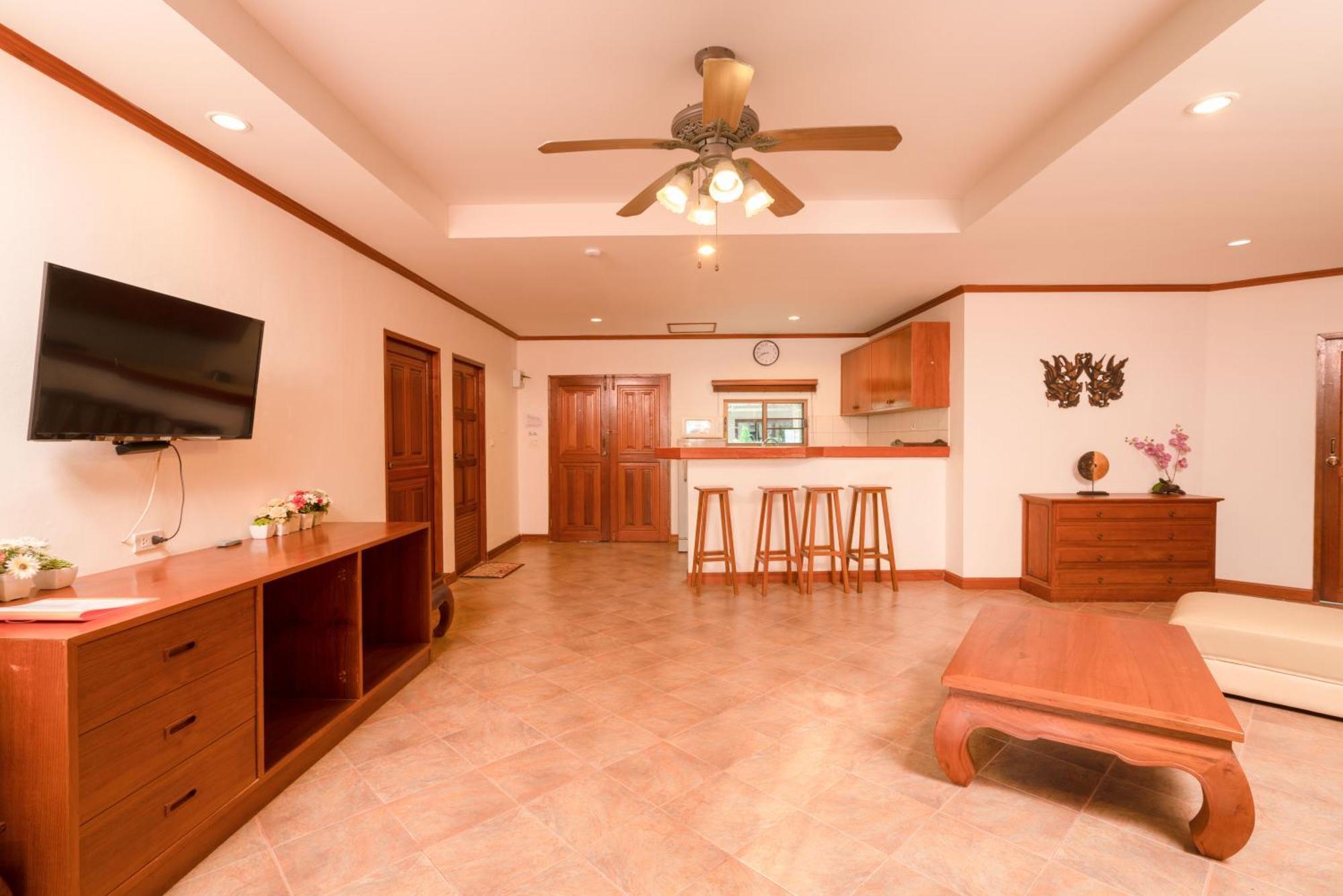 Sai Rougn apartment Patong Extérieur photo