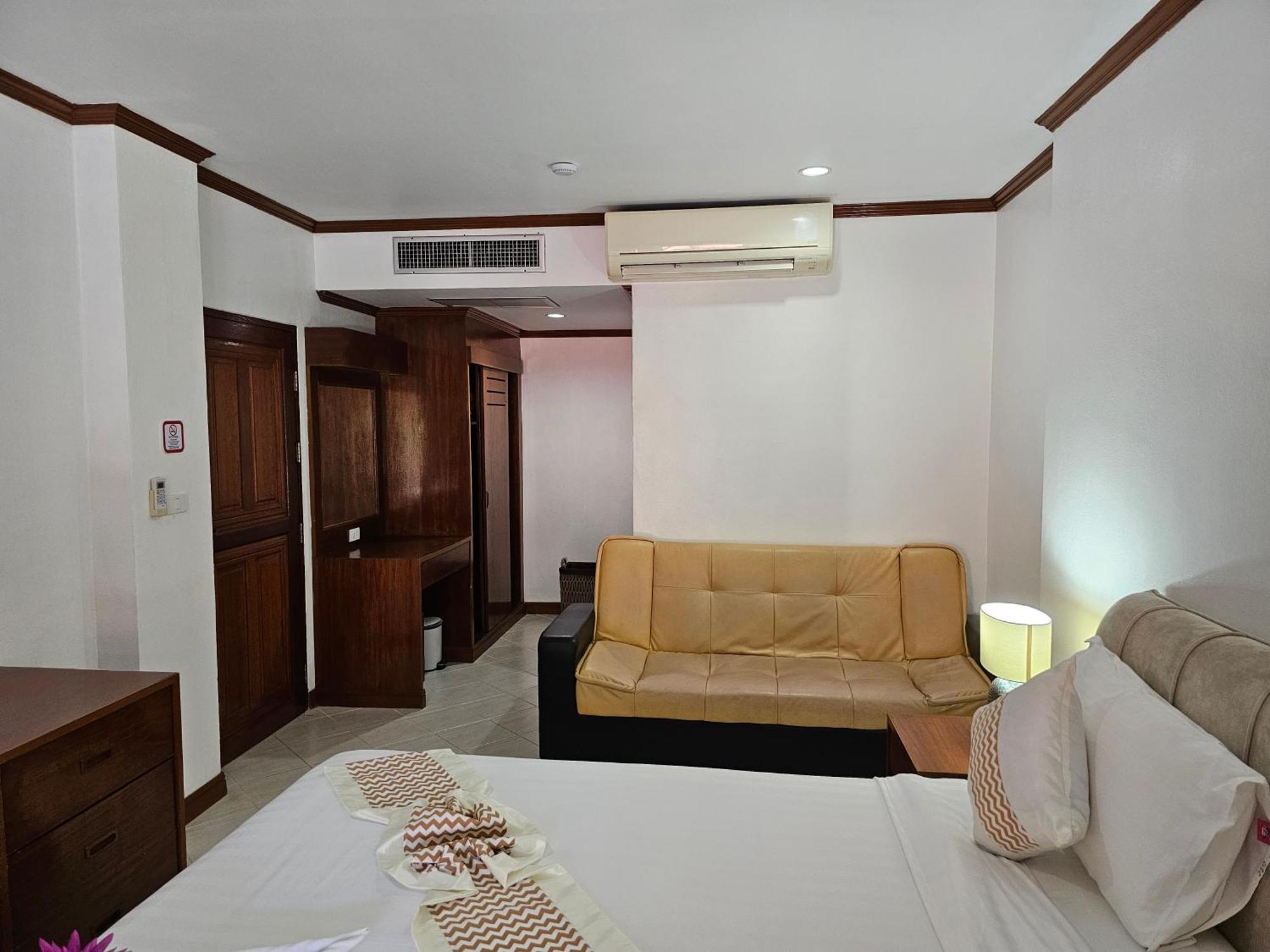 Sai Rougn apartment Patong Extérieur photo