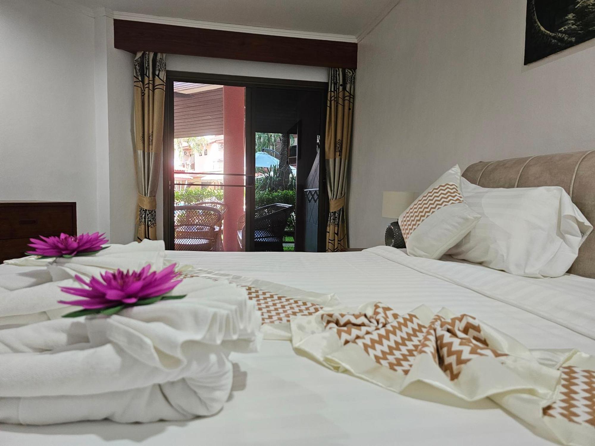 Sai Rougn apartment Patong Extérieur photo