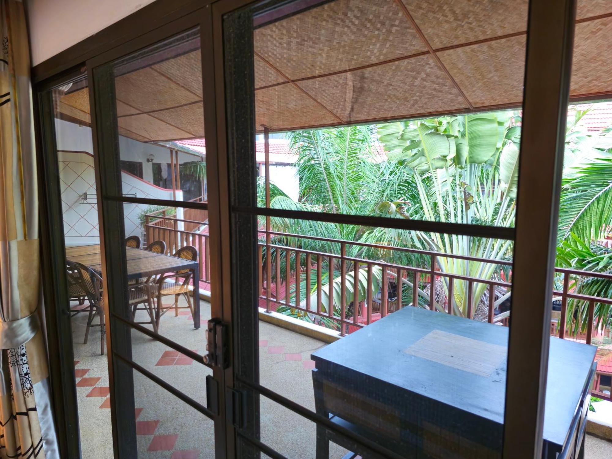 Sai Rougn apartment Patong Extérieur photo